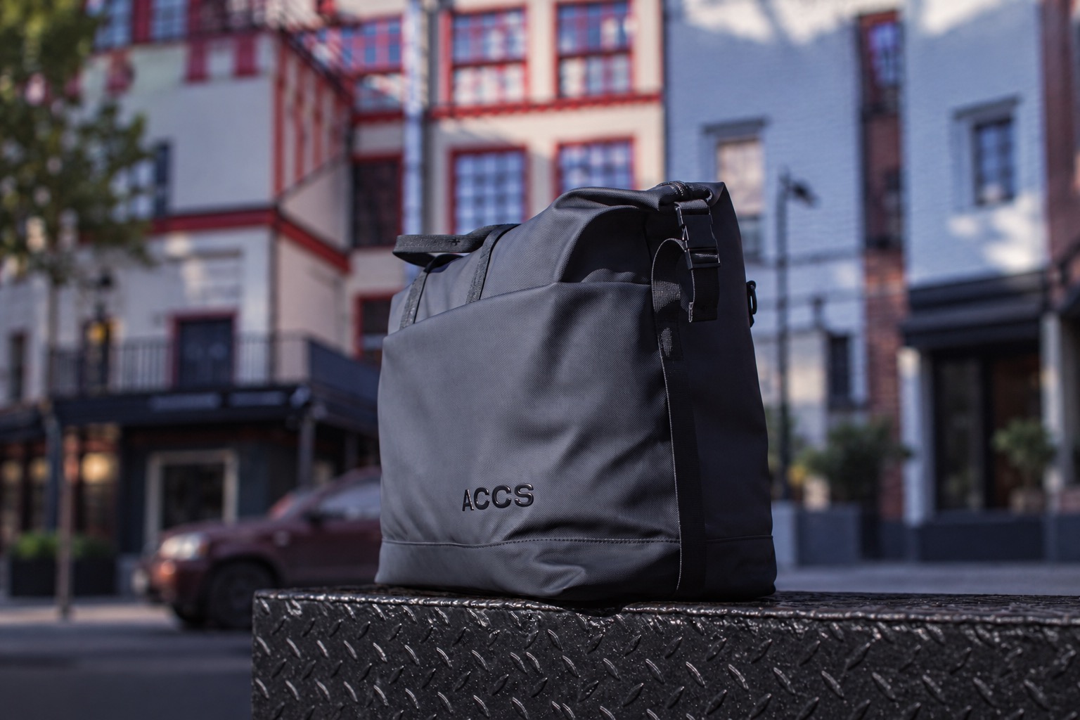 Сумка Accs Bag на городском фоне