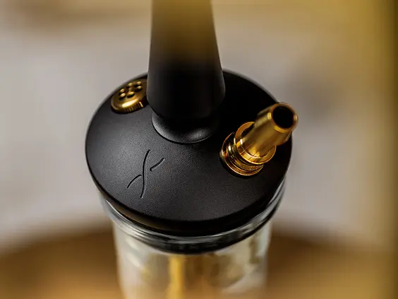Magnetic hose connector on a HOOB Go hookah